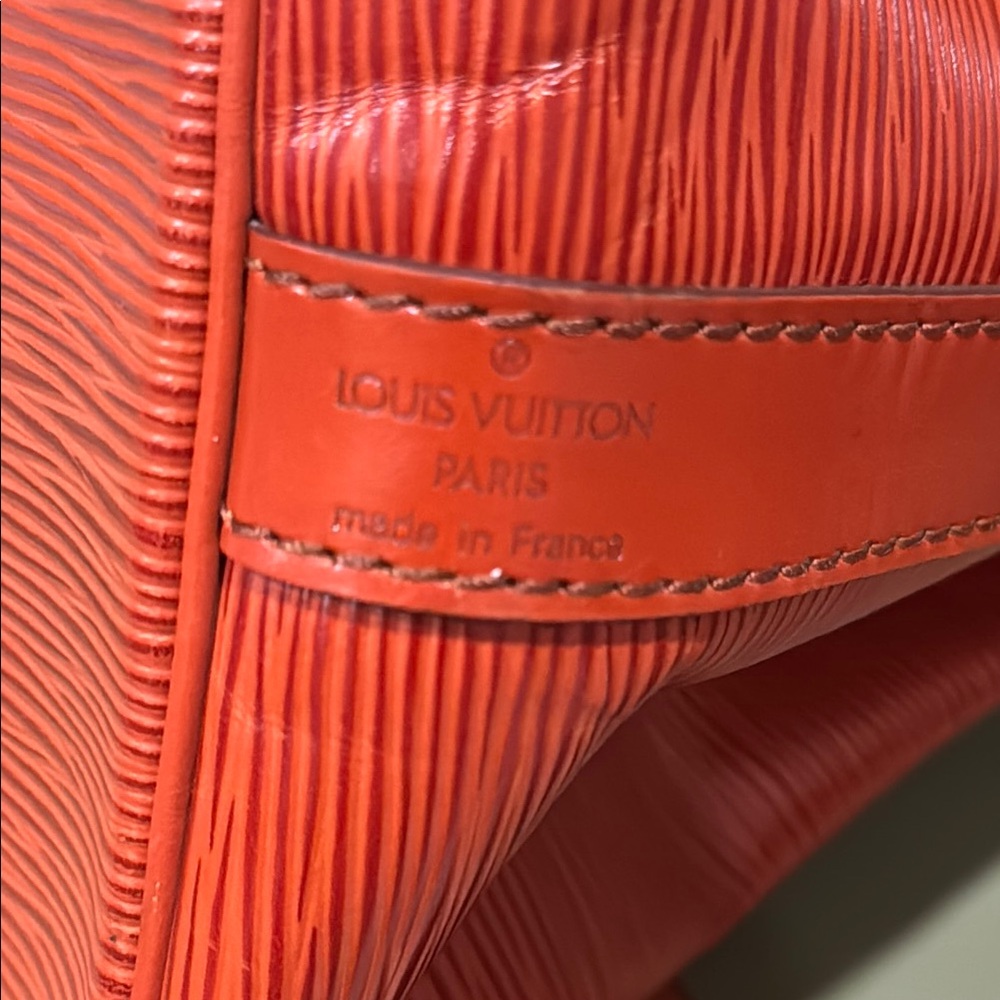 Louis Vuitton Epi Leather Noe MM in Kenyan Fauve - Picture 15 of 15